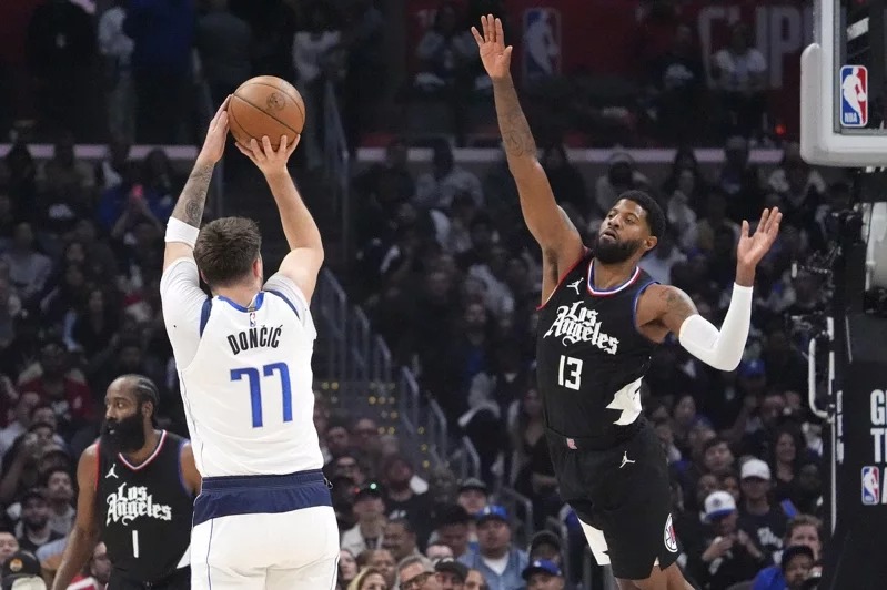 Mavericks Stage Stunning Comeback to Level Series Against Clippers as Leonard Returns